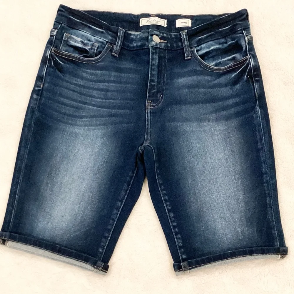 KanCan 28 (US 5/6) Mid Rise Denim Women’s Bermuda Jeans Shorts Stretch